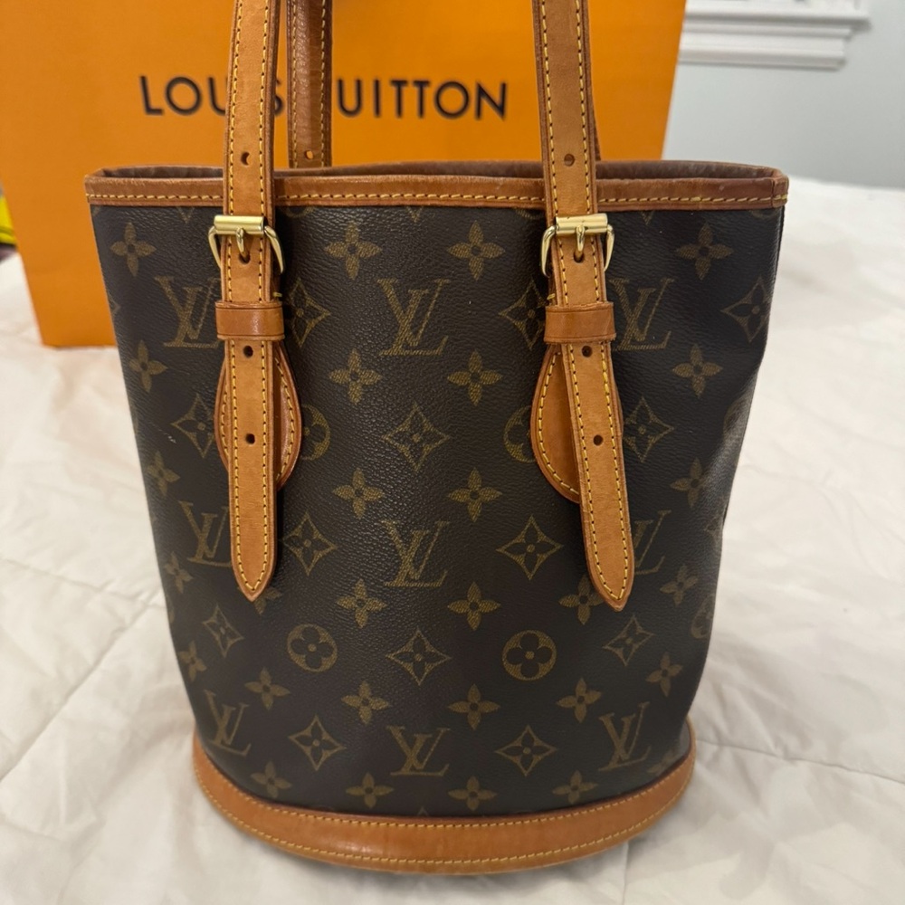 AUTHENTIC mini louis vuitton bucket bag